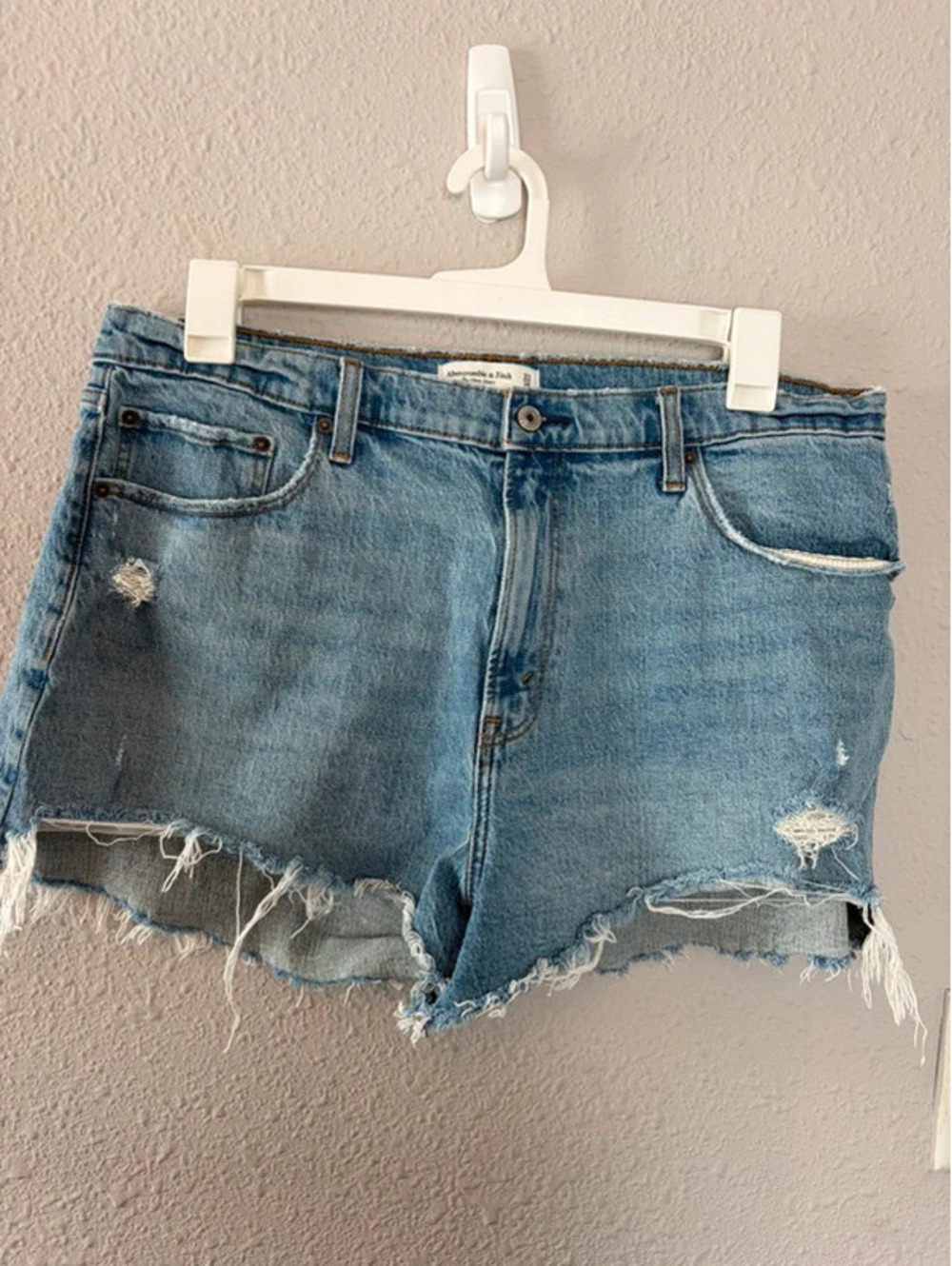 Abercrombie & Fitch Curve Love The Mom Short High Rise size 33/16.